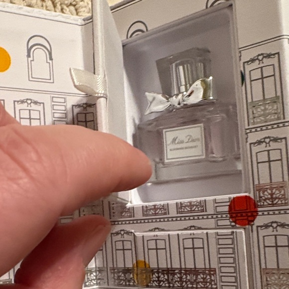 House of Dior Window Box Set with Dior Frag. included - Picture 5 of 10